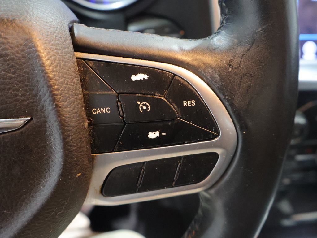 Used 2018 Chrysler 300 Limited AWD/4WD image 32