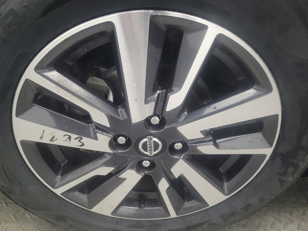 Used 2021 Nissan Versa SV FWD image 31
