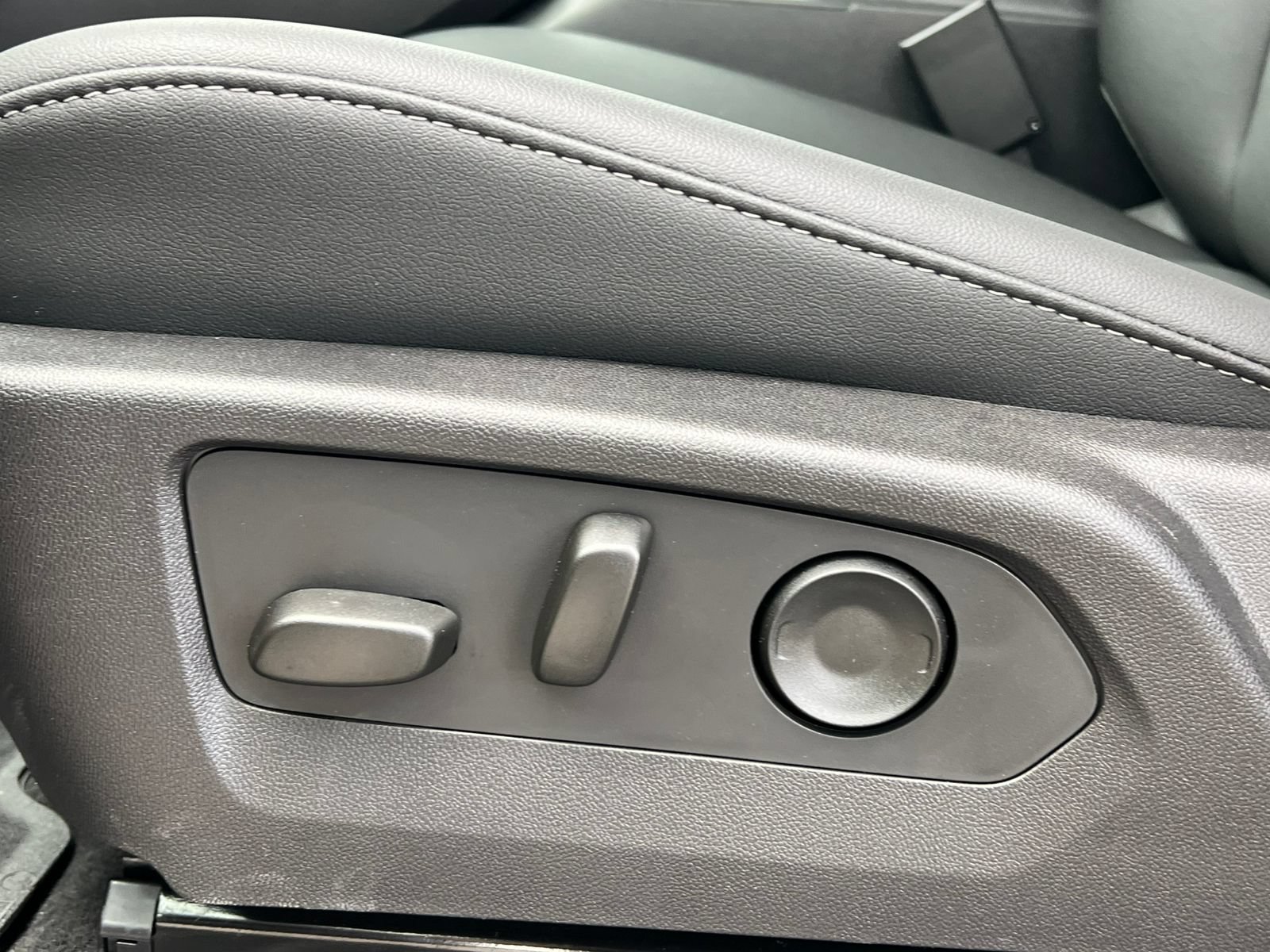 New 2026 GMC Canyon Elevation AWD/4WD image 14