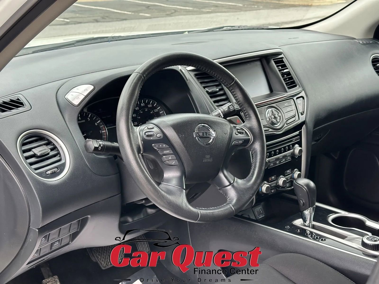 Used 2020 Nissan Pathfinder SV image 9