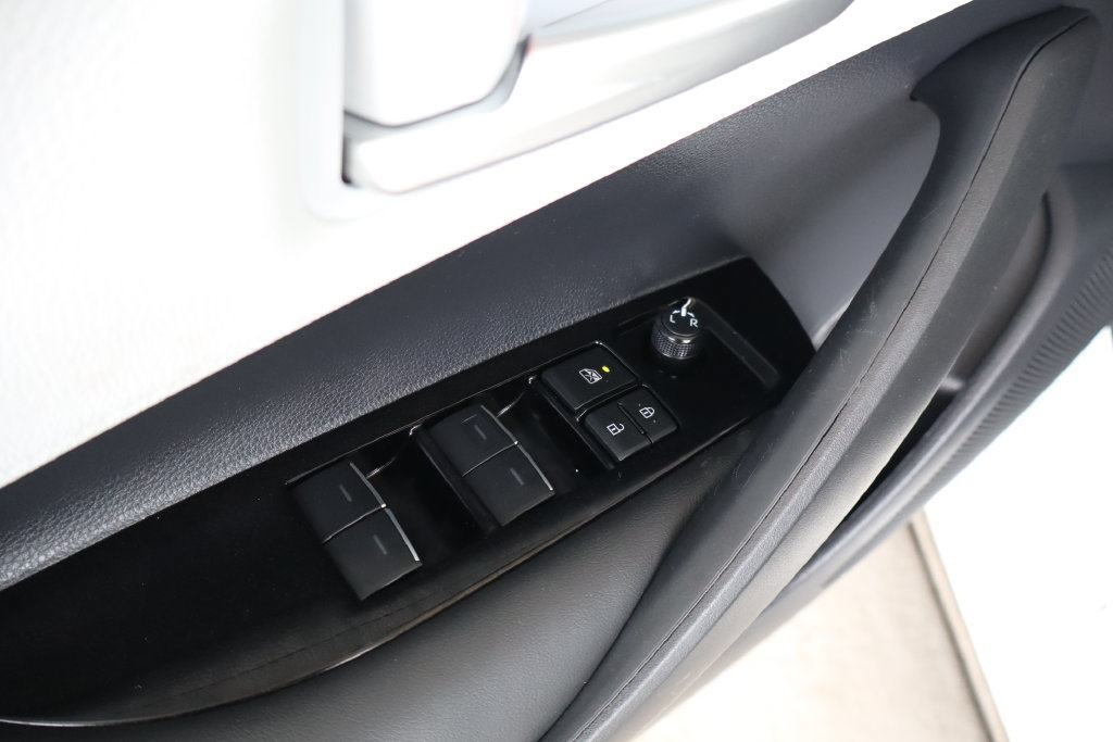 Used 2025 Toyota Corolla SE w/ SE Package FWD image 13