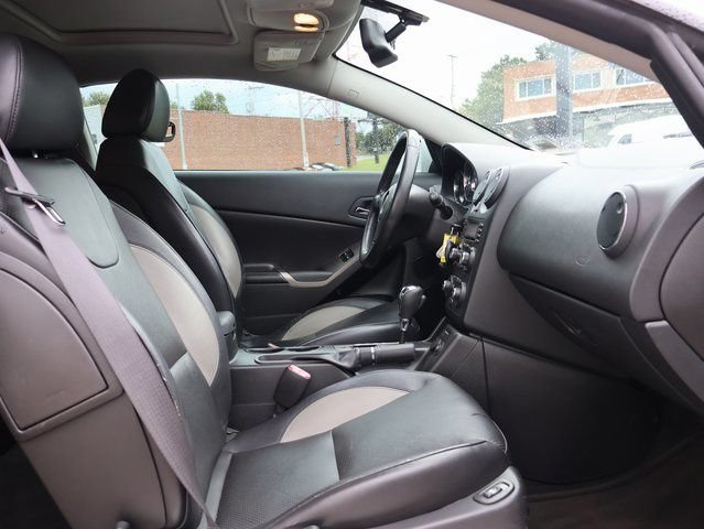Used 2009 Pontiac G6 GXP w/ Sun And Sound Plus Package FWD image 8