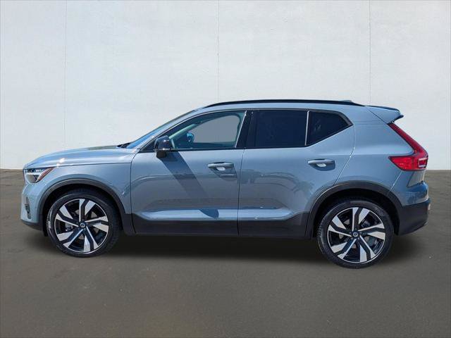 New 2026 Volvo XC90 T8 Plus w/ Protection Package Premier AWD/4WD image 2