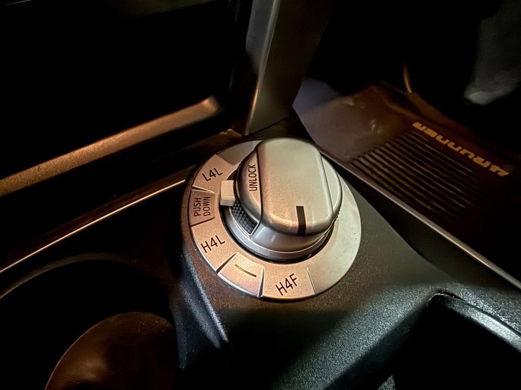 Used 2018 Toyota 4Runner Limited AWD/4WD image 18