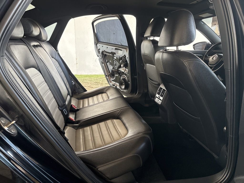 Used 2018 Volkswagen Passat 3.6 FWD image 14