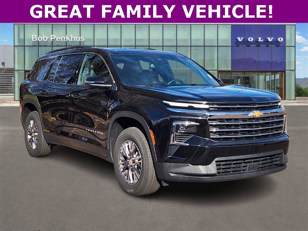 Used 2025 Chevrolet Traverse LT