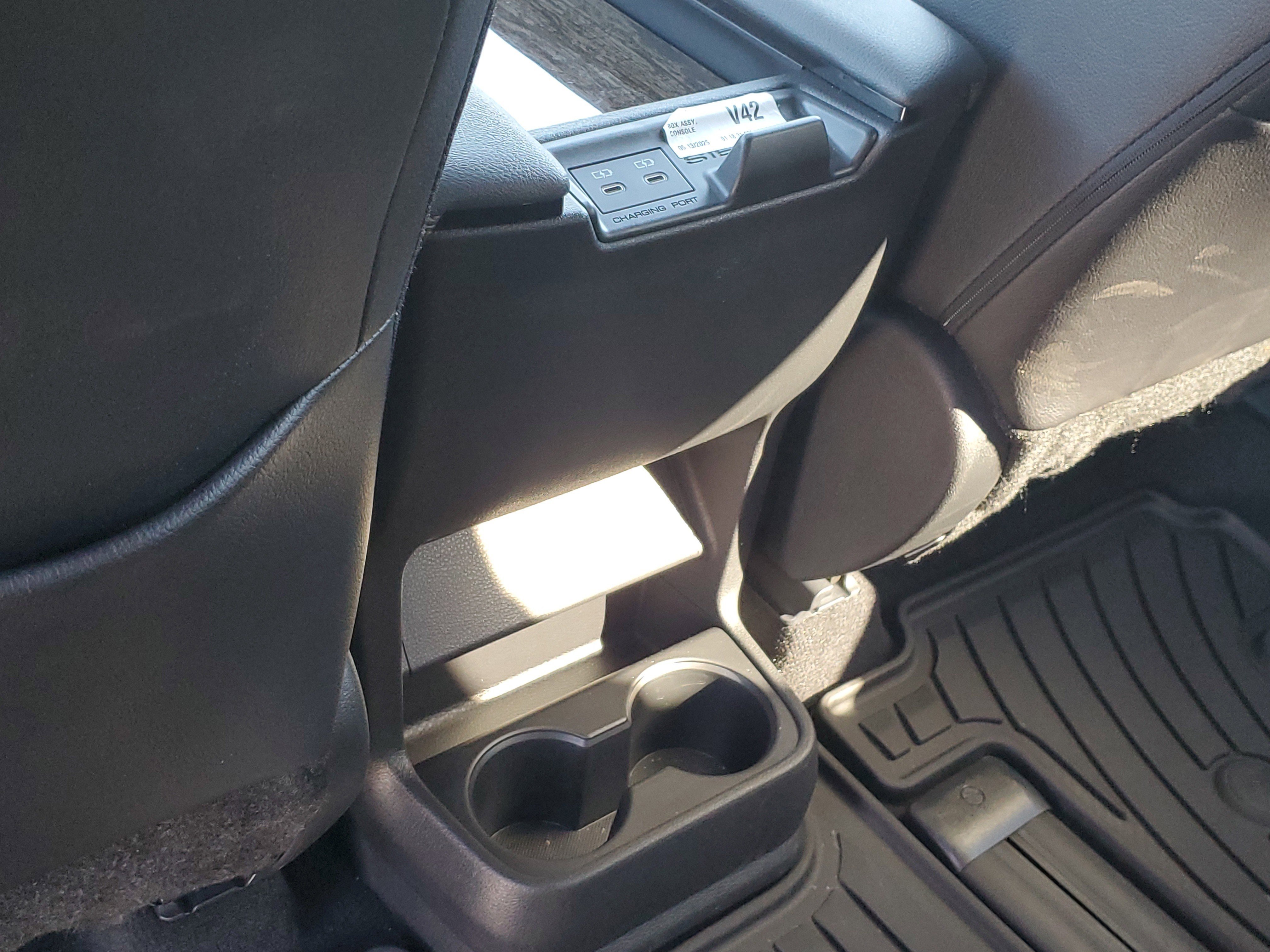 Used 2025 Toyota Sienna Limited image 14