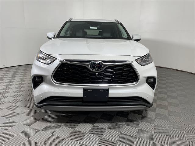 New 2026 Toyota Highlander Platinum AWD/4WD image 2
