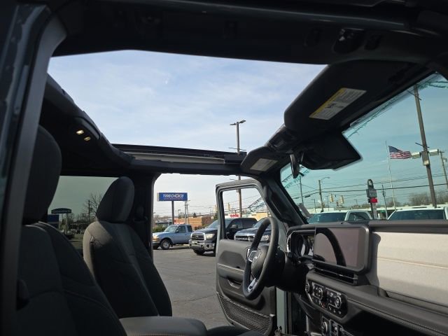 Used 2025 Jeep Wrangler Unlimited Sahara w/ Safety Group image 44