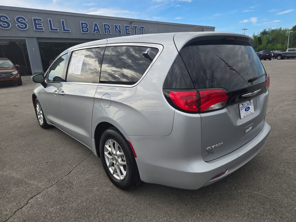 Used 2023 Chrysler Voyager LX FWD image 3