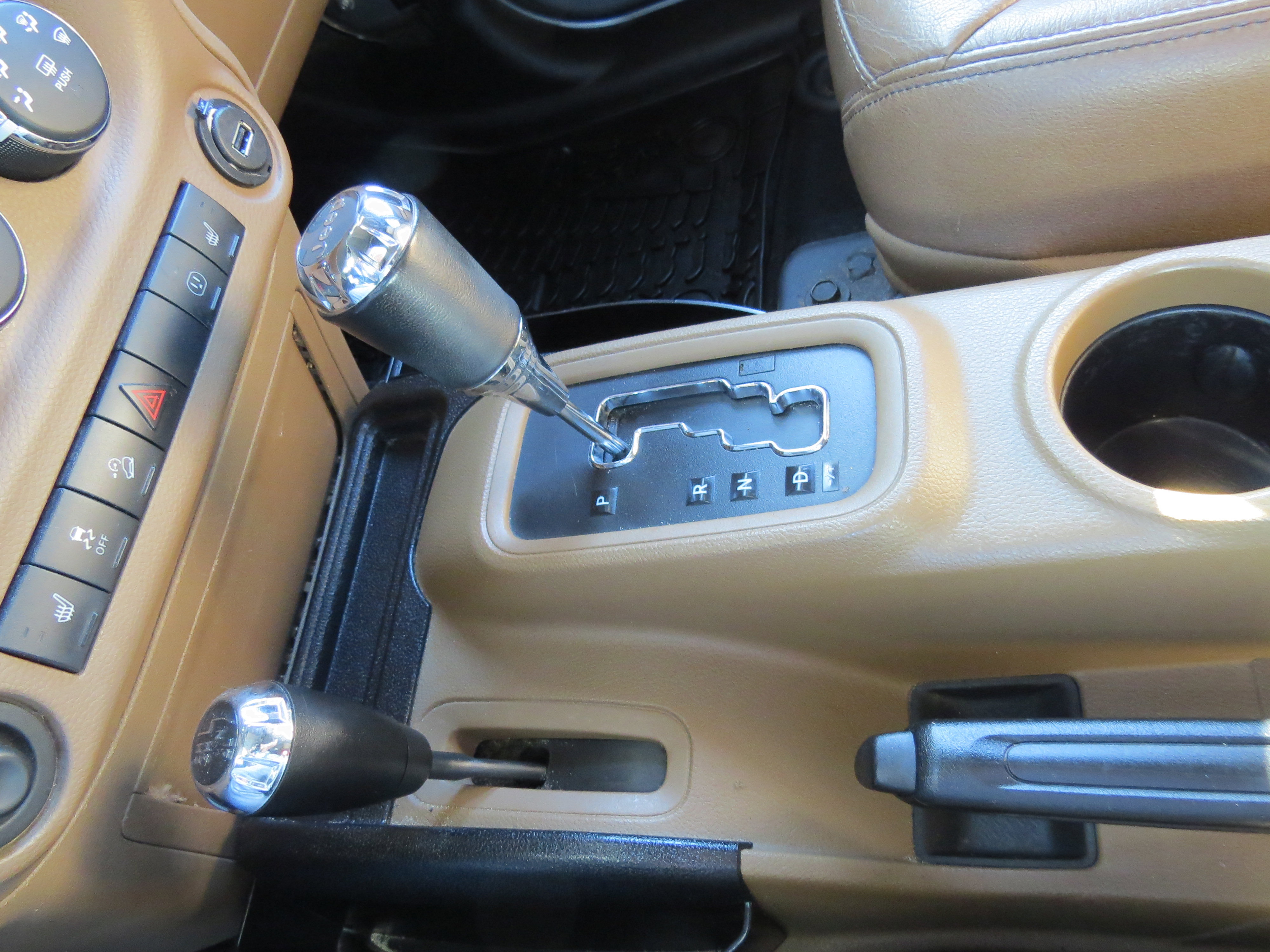 Used 2015 Jeep Wrangler Unlimited Rubicon w/ Connectivity Group image 19