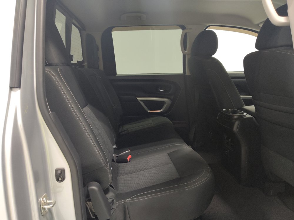 Used 2018 Nissan Titan SV w/ SV Convenience Package AWD/4WD image 19
