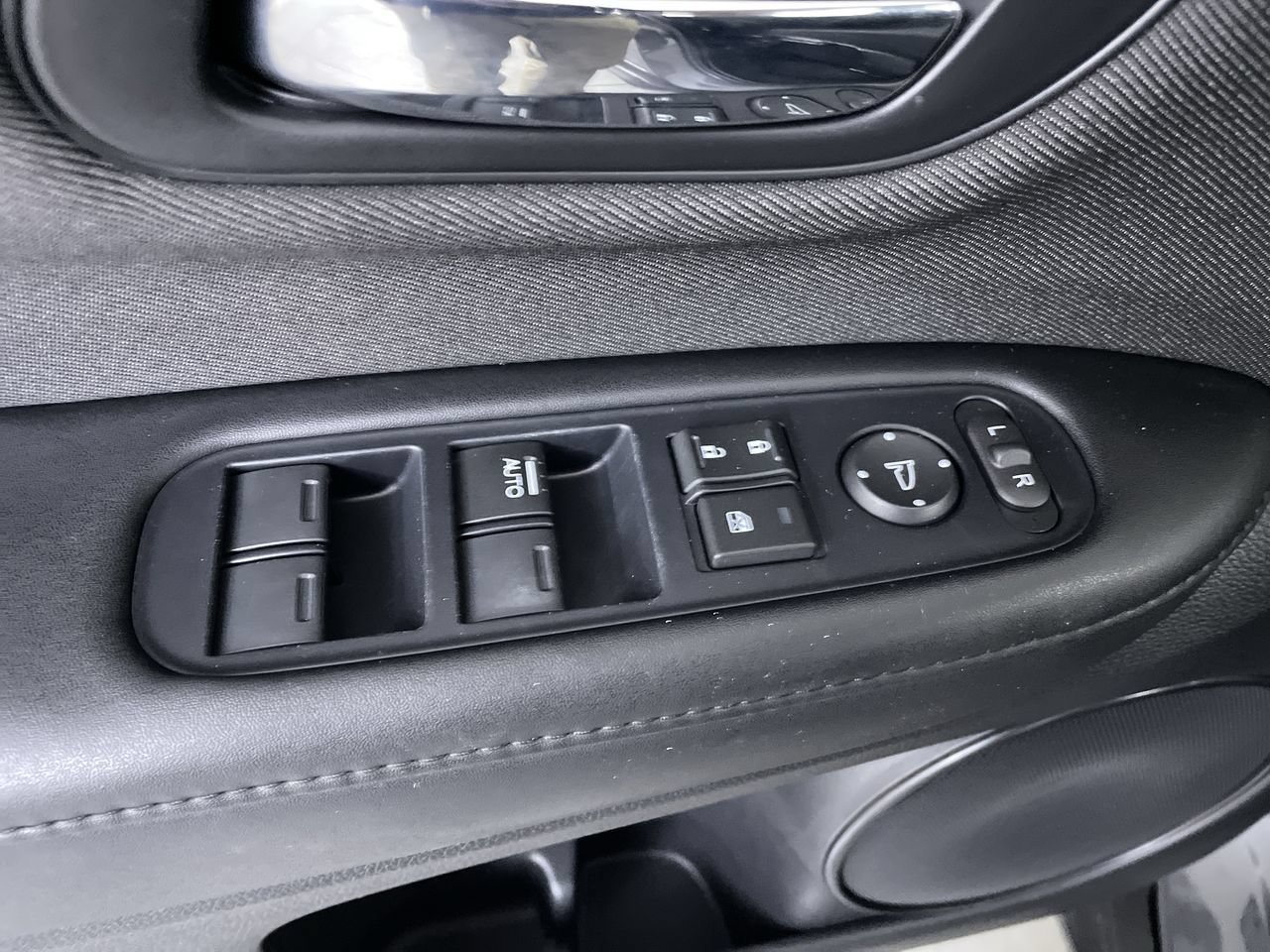 Used 2019 Honda HR-V LX image 12