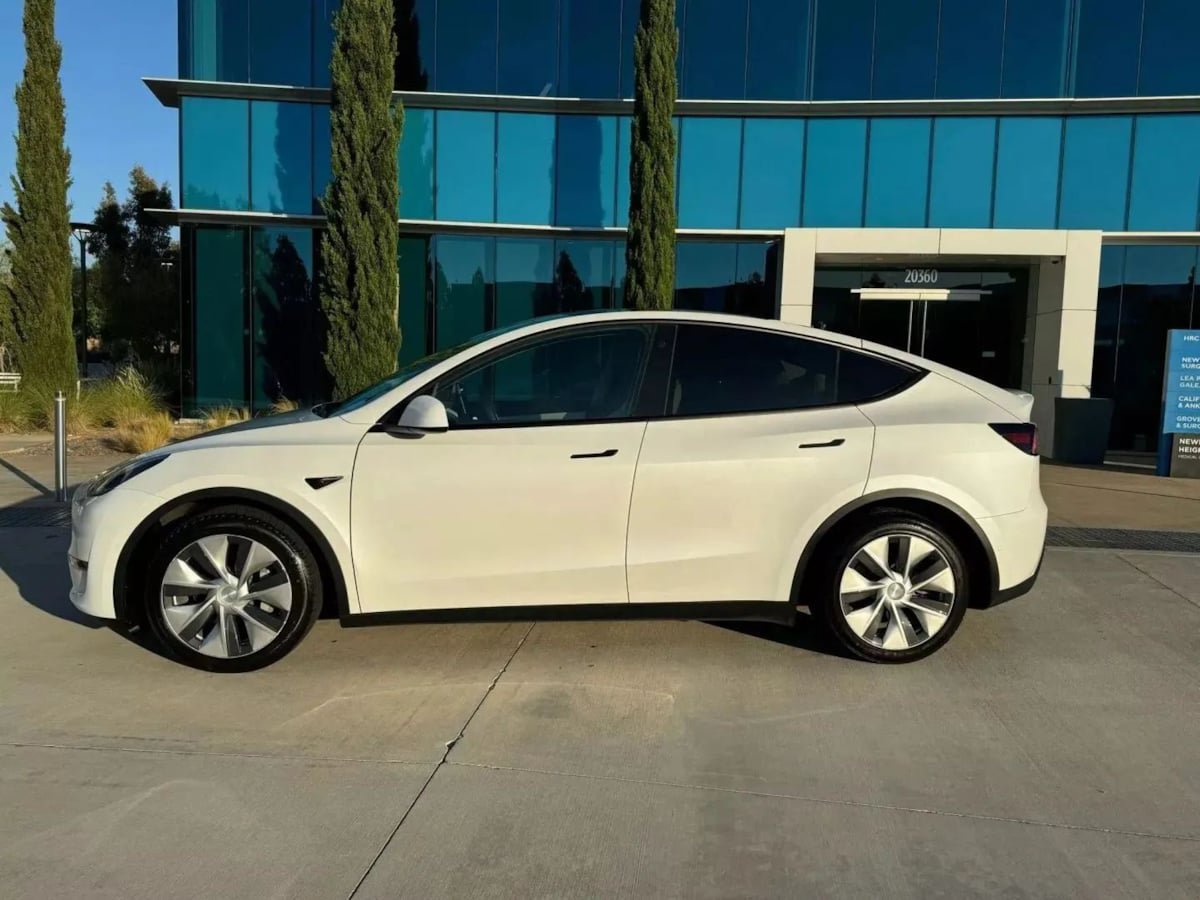 Used 2023 Tesla Model Y Long Range AWD/4WD image 7
