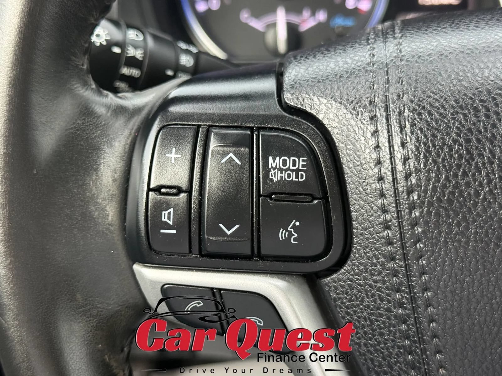 Used 2019 Toyota Highlander XLE w/ Preferred Accessory Package AWD/4WD image 34