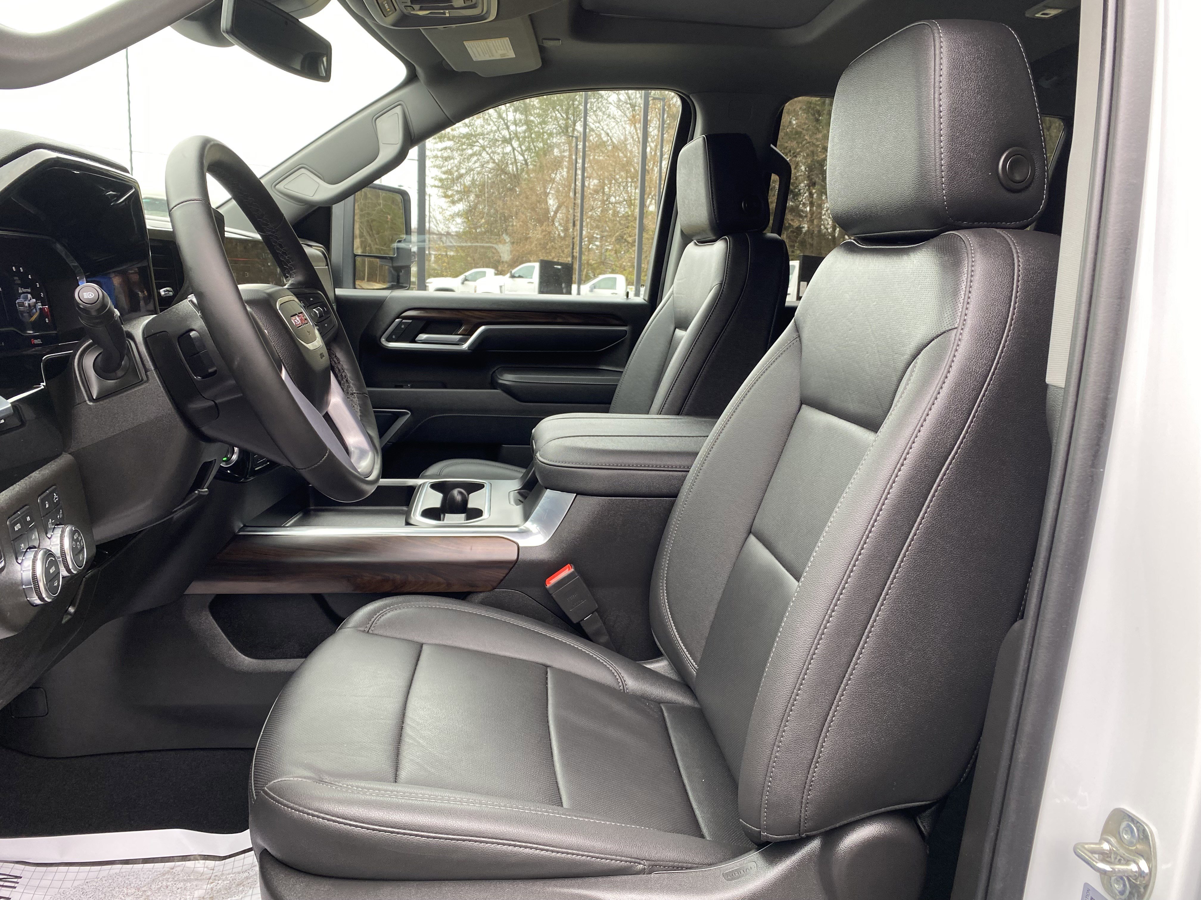 Used 2025 GMC Sierra 2500 SLT image 17