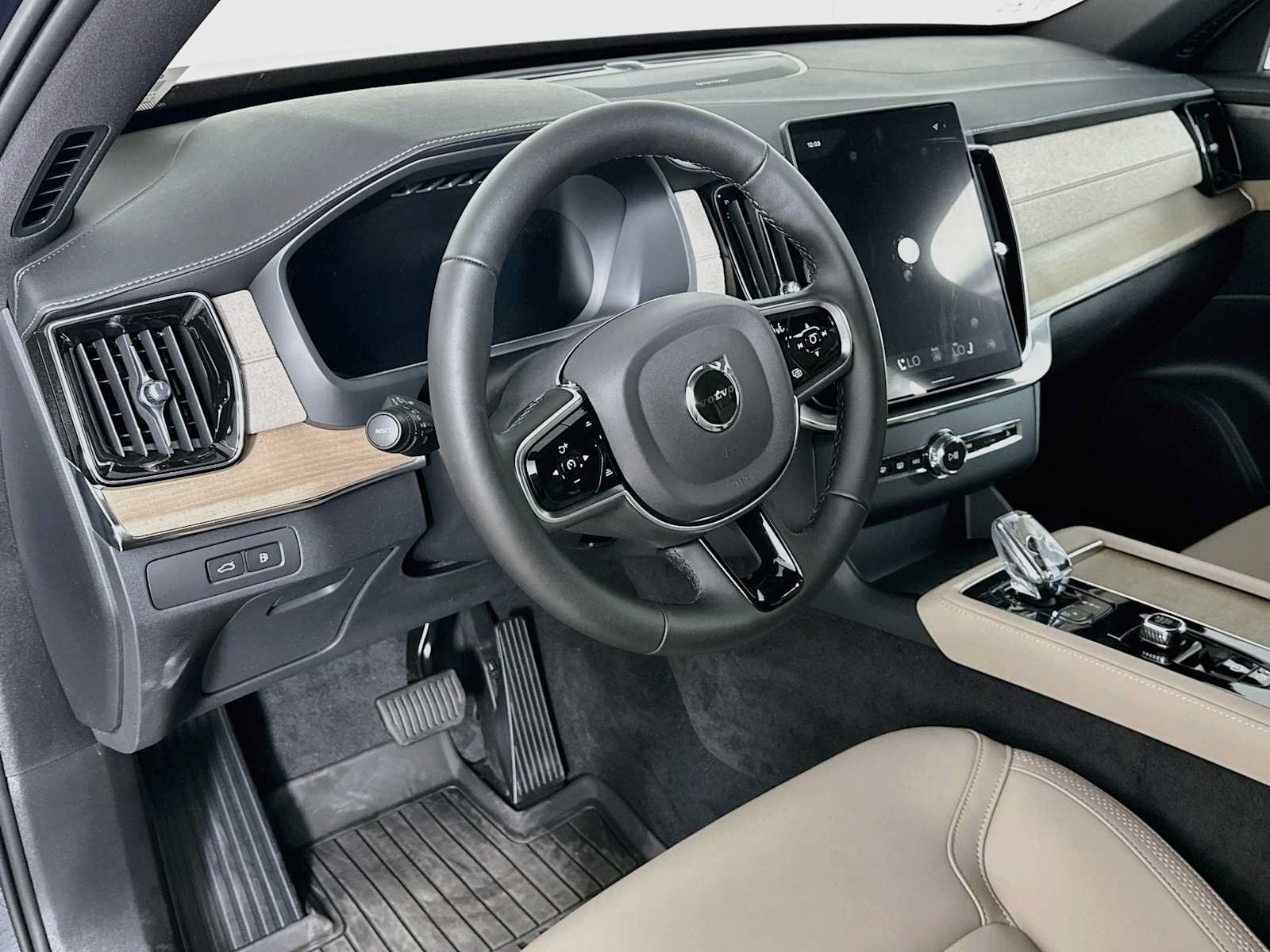 New 2026 Volvo XC90 T8 Plus w/ Protection Package AWD/4WD image 9