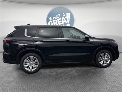 New 2026 Mitsubishi Outlander ES image 2