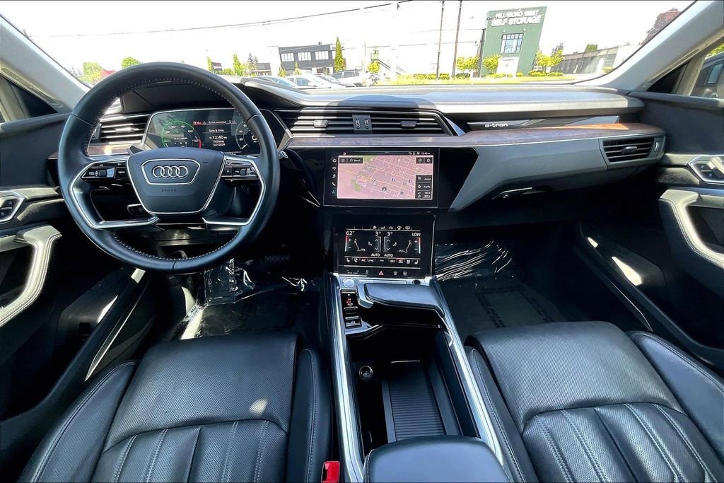 Used 2019 Audi e-tron Prestige w/ Prestige Package AWD/4WD image 16