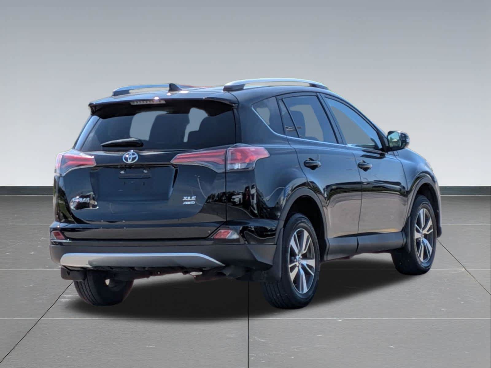 Used 2016 Toyota RAV4 XLE AWD/4WD image 5