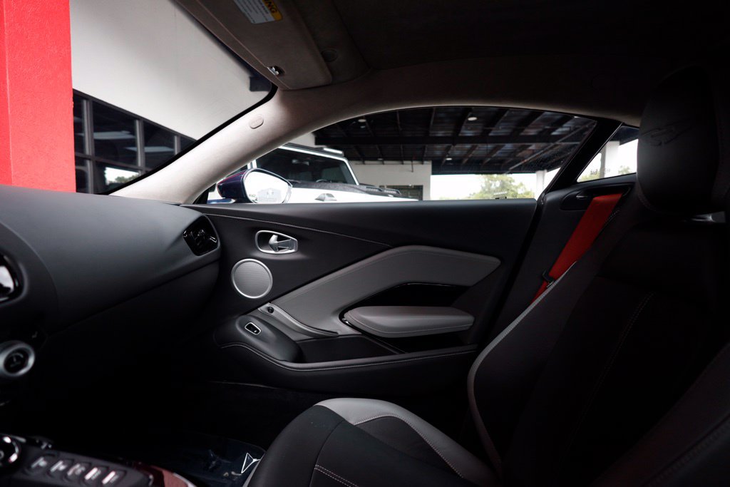 Used 2019 Aston Martin V8 Vantage Coupe RWD image 28