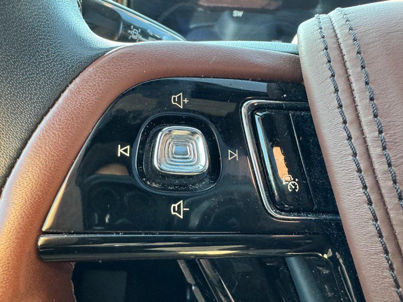 Certified 2025 Lincoln Aviator Reserve w/ Equipment Group 201A image 18