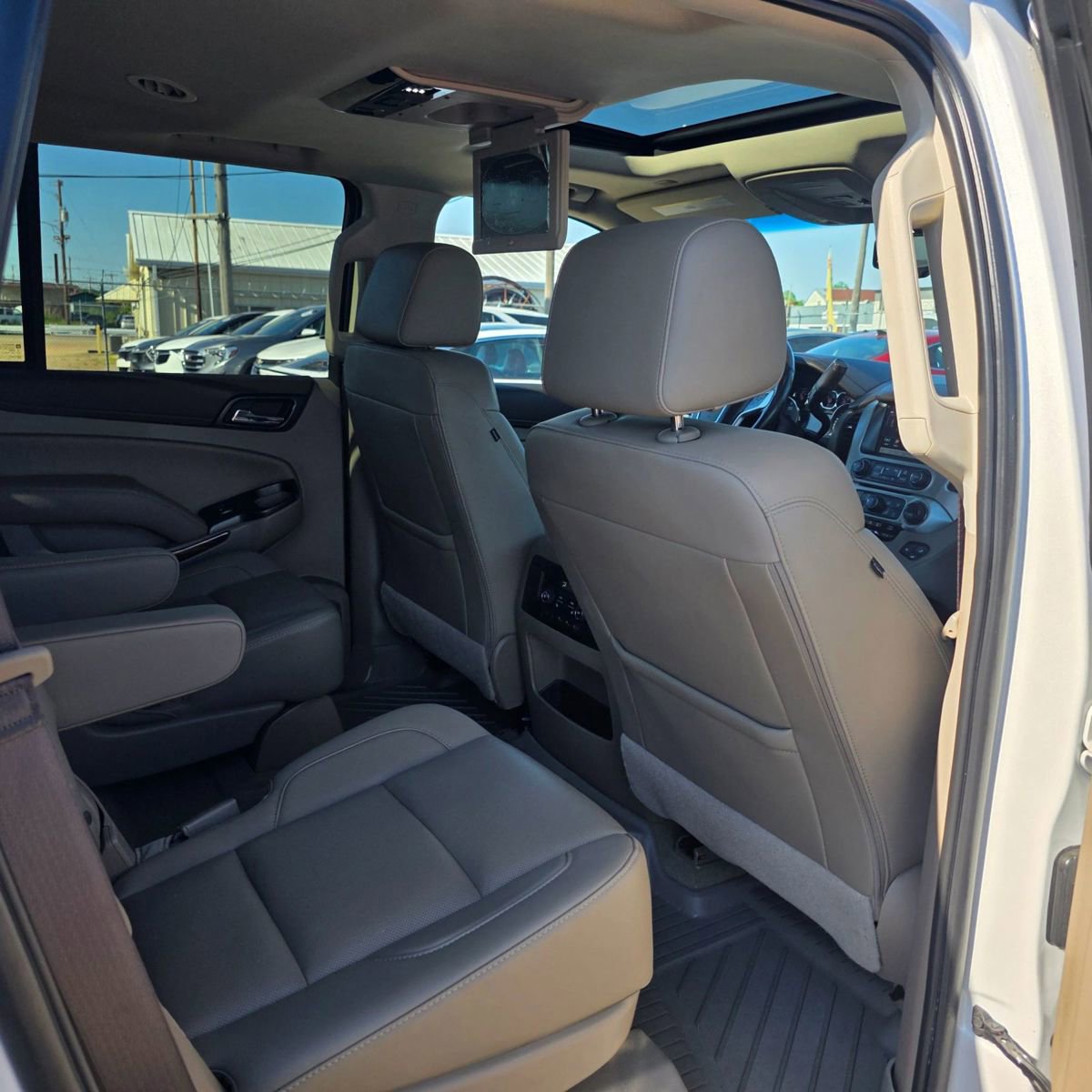 Used 2018 GMC Yukon SLT w/ Premium Edition AWD/4WD image 17