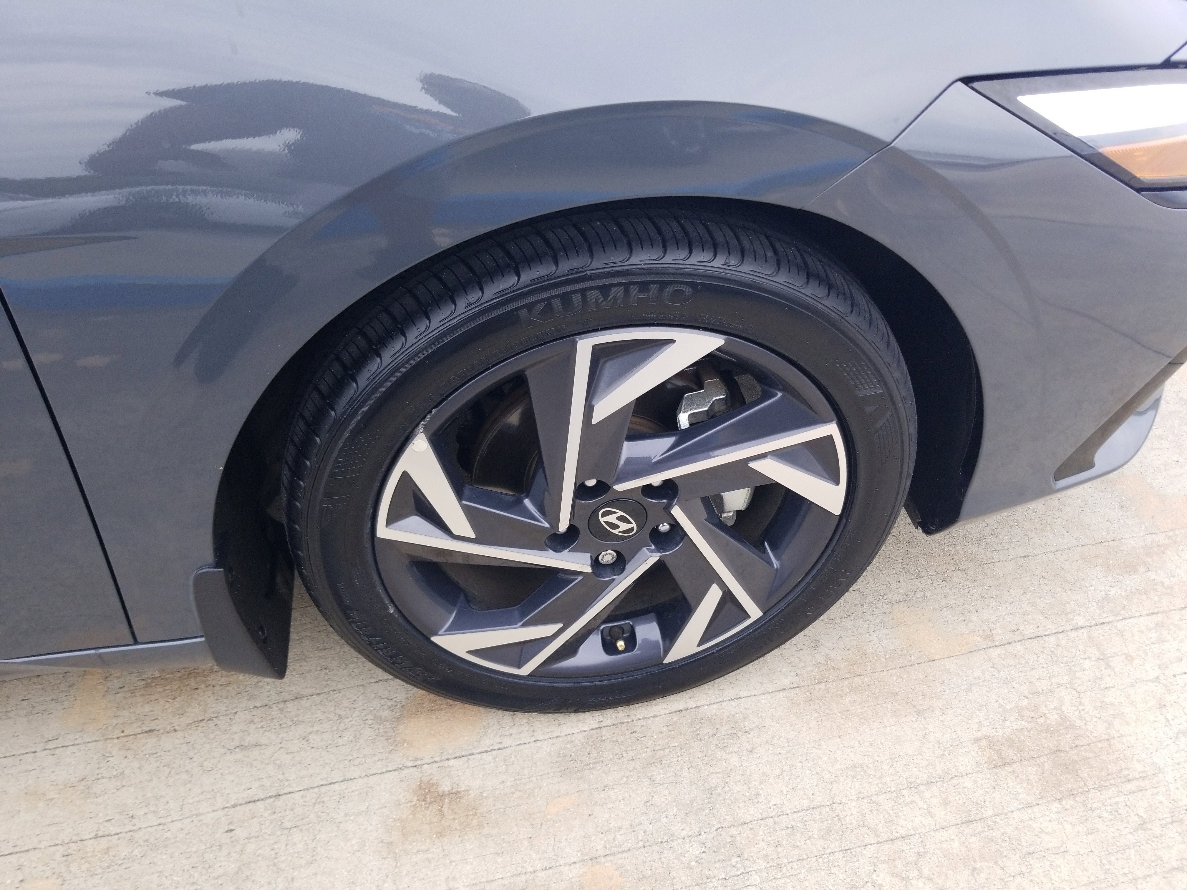 Used 2024 Hyundai Elantra Limited FWD image 25