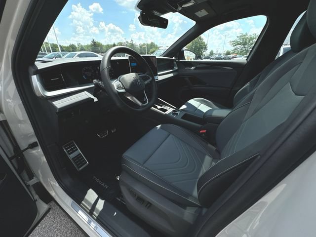New 2026 Volkswagen Tiguan SE R-Line FWD image 10