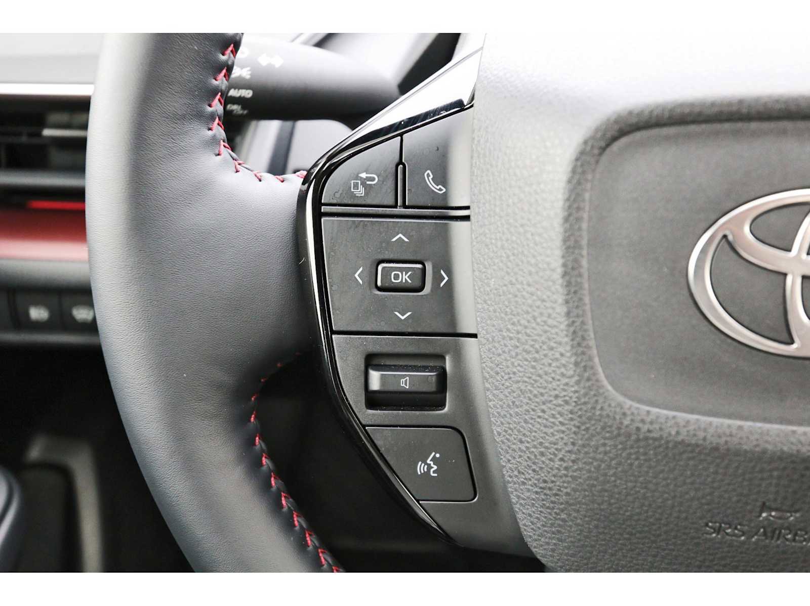 Used 2025 Toyota Prius XSE image 15