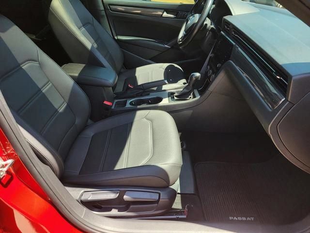 Used 2022 Volkswagen Passat 2.0T R-Line FWD image 9