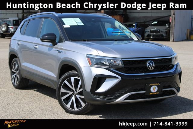 Used 2023 Volkswagen Taos SE image 1