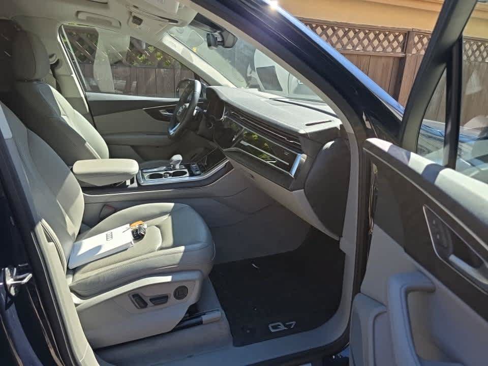 Used 2023 Audi Q7 3.0T Prestige w/ Prestige Package AWD/4WD image 9