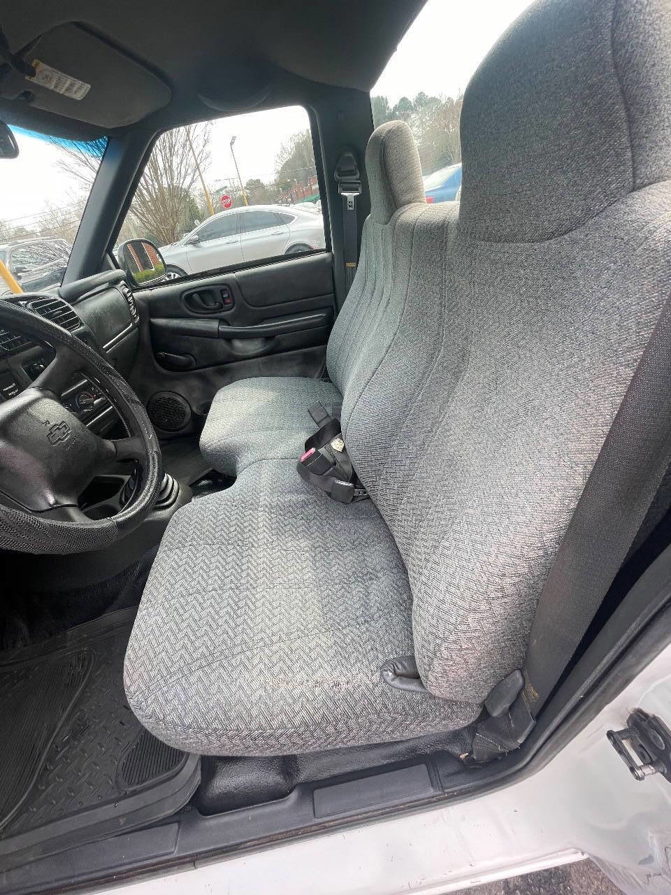 Used 1999 Chevrolet S10 Pickup 2WD Regular Cab image 16