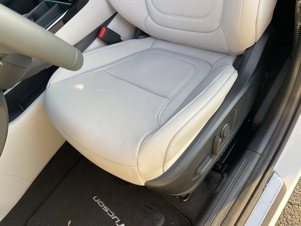 Used 2025 Hyundai Tucson Limited image 23