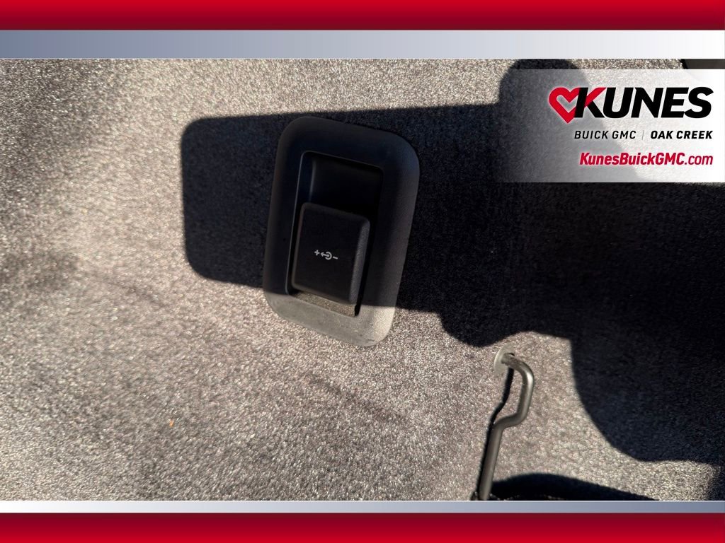 Used 2025 Land Rover Range Rover Sport SE image 10