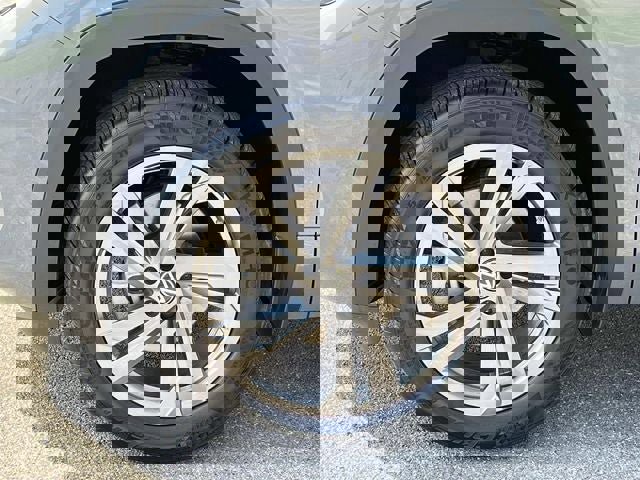 Used 2024 Volkswagen Atlas Cross Sport SEL R-Line image 11