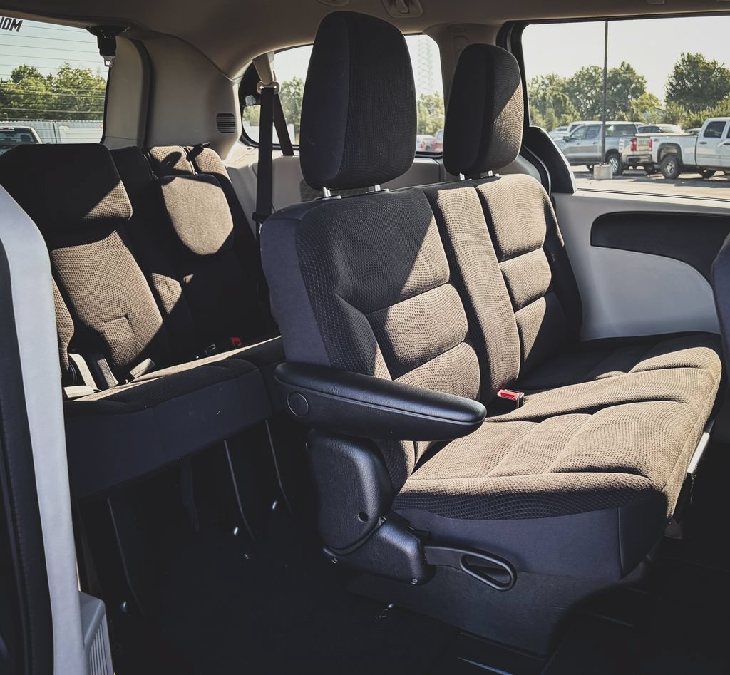 Used 2018 Dodge Grand Caravan SE w/ UConnect Hands-Free Group FWD image 28