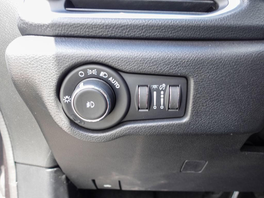 Used 2021 Chrysler Pacifica Limited w/ Premium & Safety Sphere Group image 14