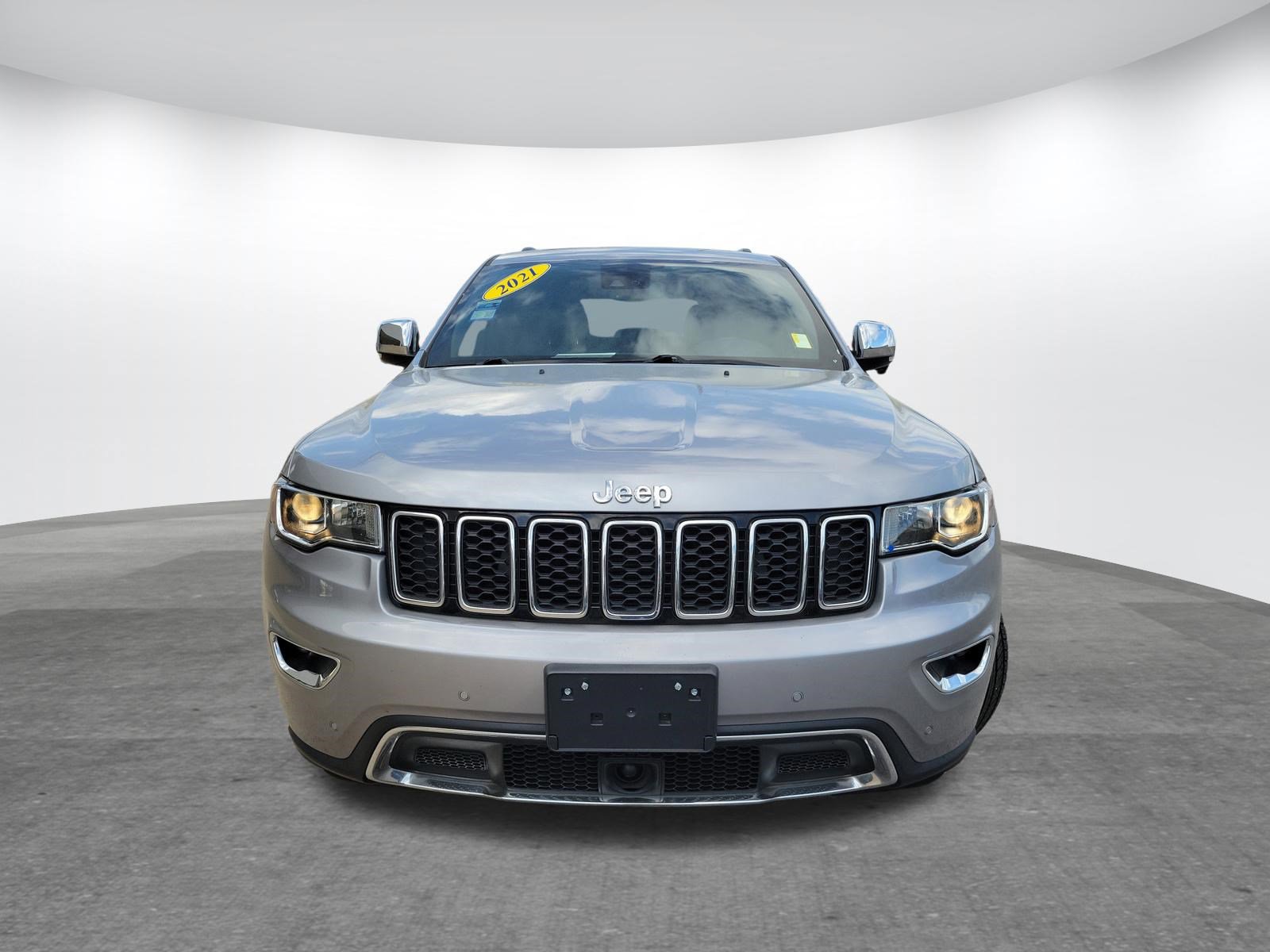 Used 2021 Jeep Grand Cherokee Limited AWD/4WD image 2