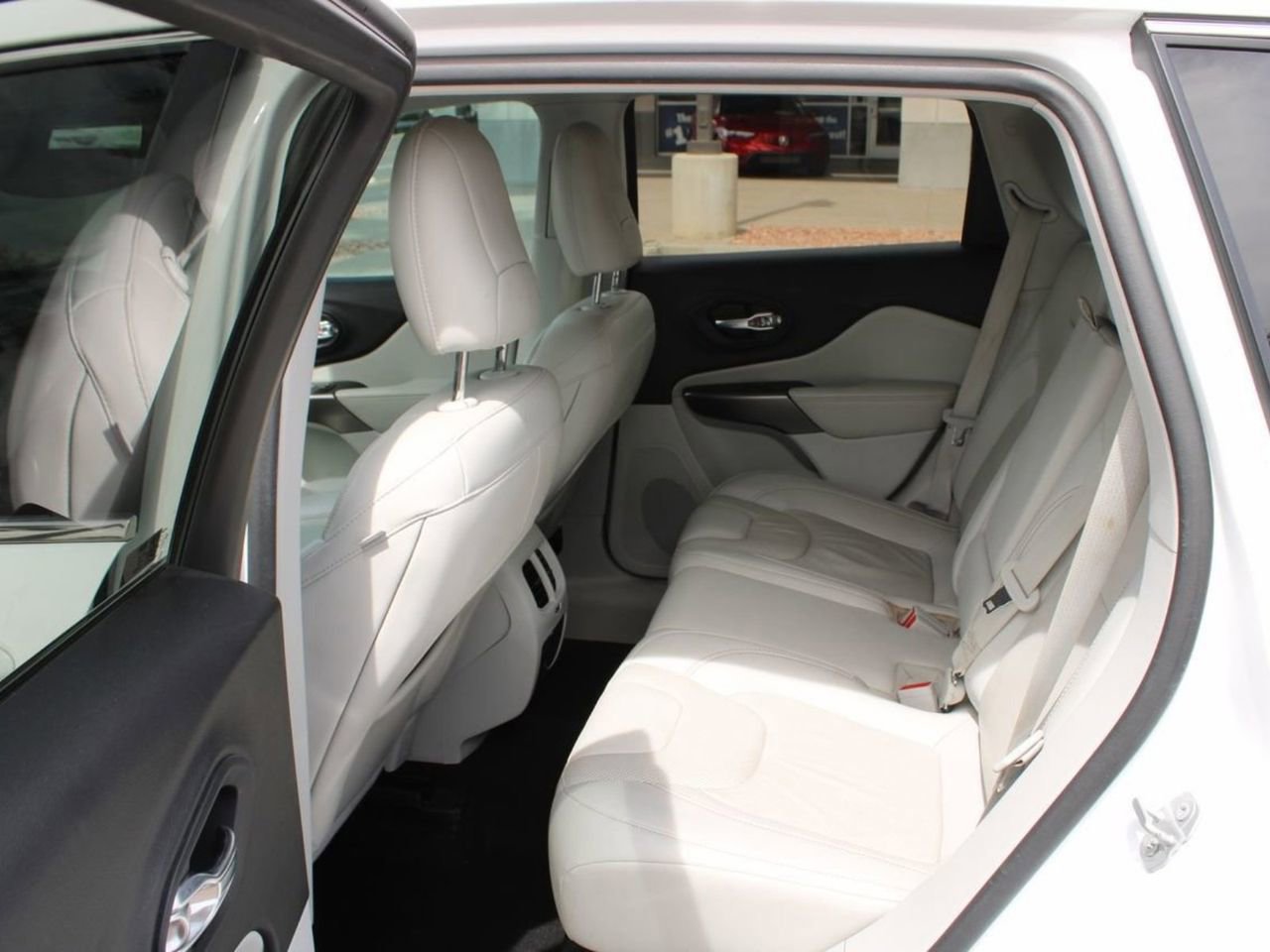 Used 2020 Jeep Cherokee Limited image 10