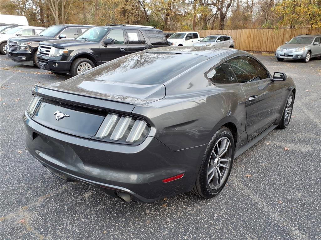 Used 2017 Ford Mustang Coupe image 3