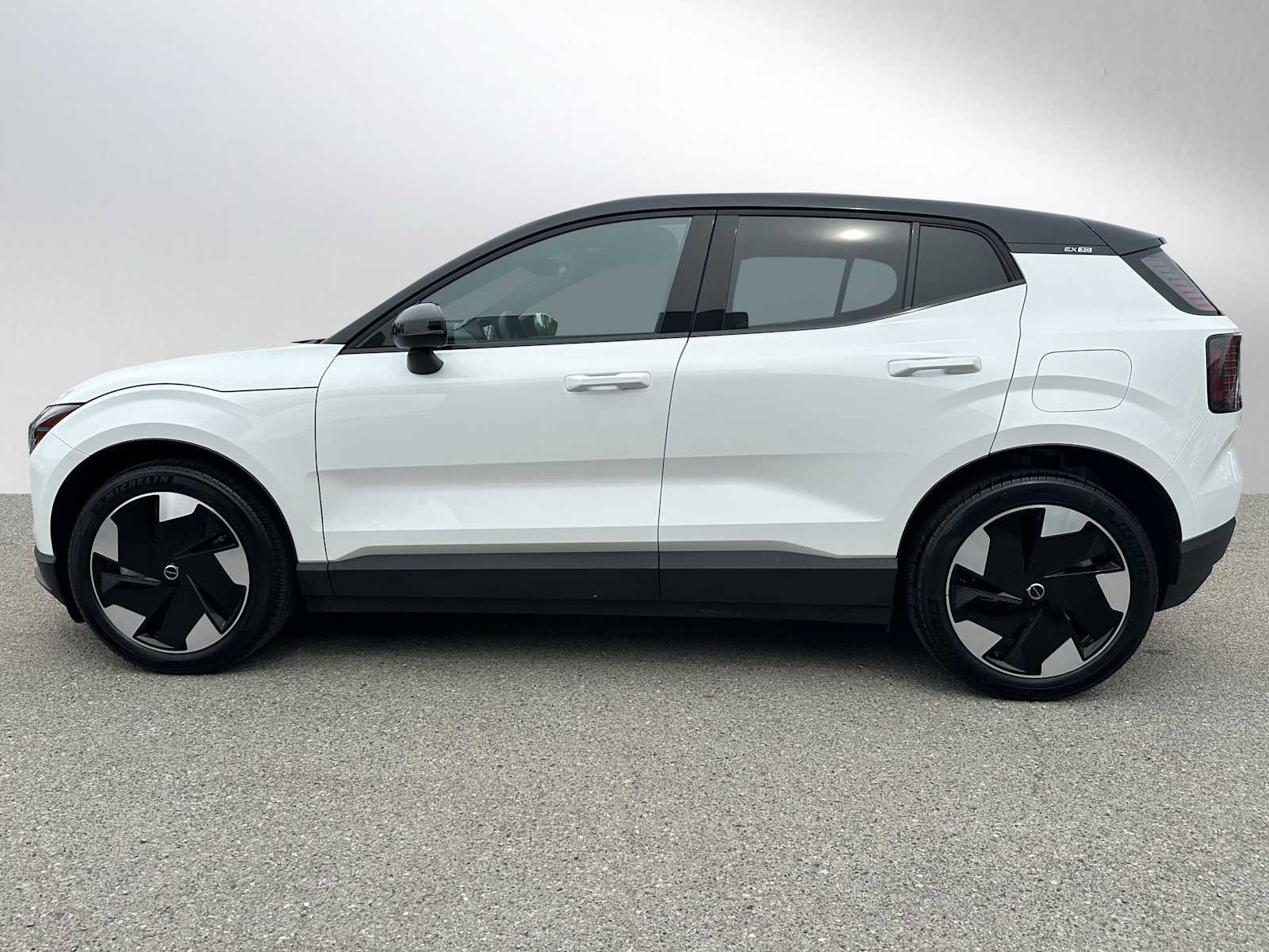 Used 2025 Volvo EX30 Plus w/ Protection Package Premier AWD/4WD image 6