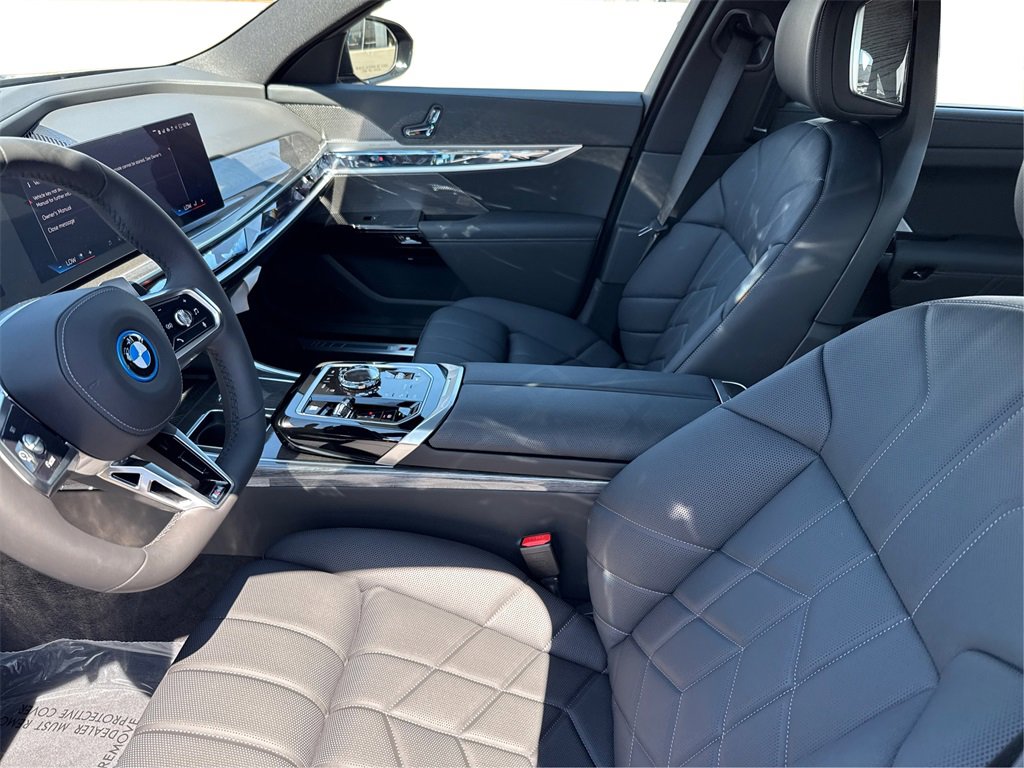 New 2026 BMW 750e xDrive image 9
