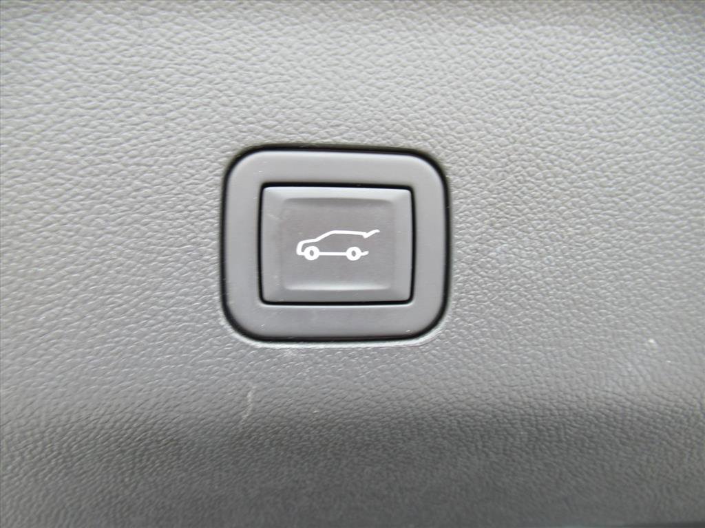 Used 2024 Chevrolet Suburban Z71 w/ Luxury Package AWD/4WD image 36