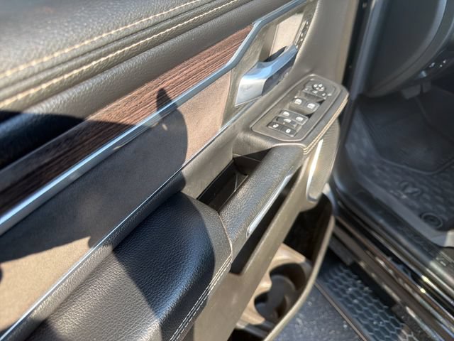 Used 2025 RAM 1500 Laramie AWD/4WD image 13