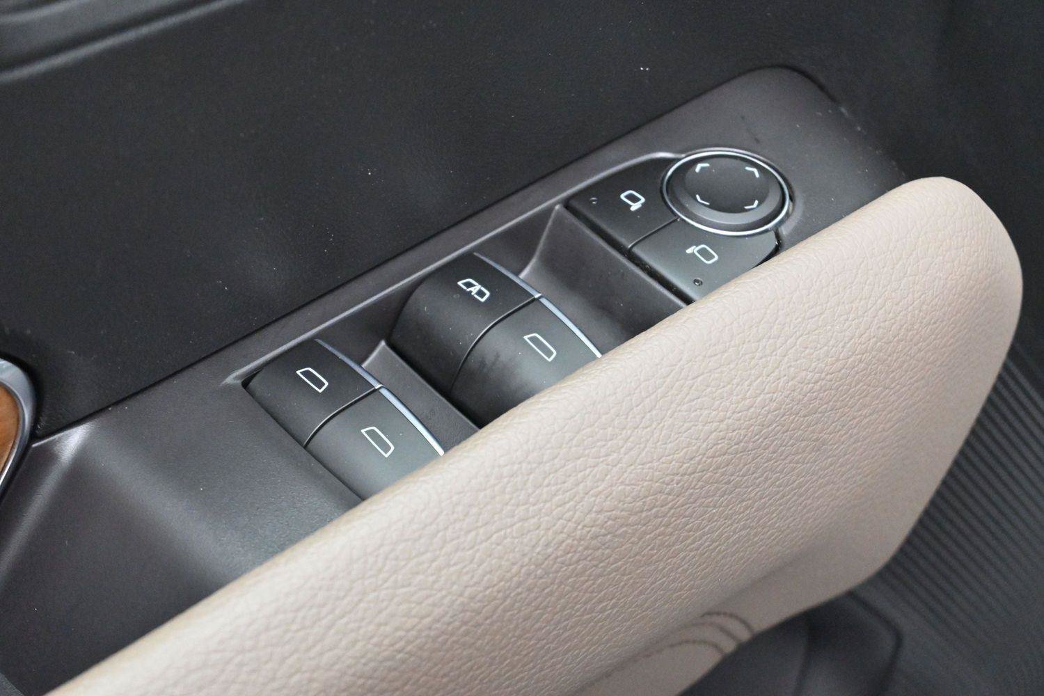 Used 2023 GMC Canyon Denali AWD/4WD image 12