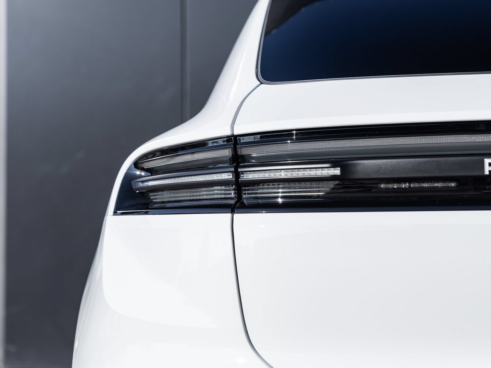 Certified 2025 Porsche Macan 4S Electric AWD/4WD image 14