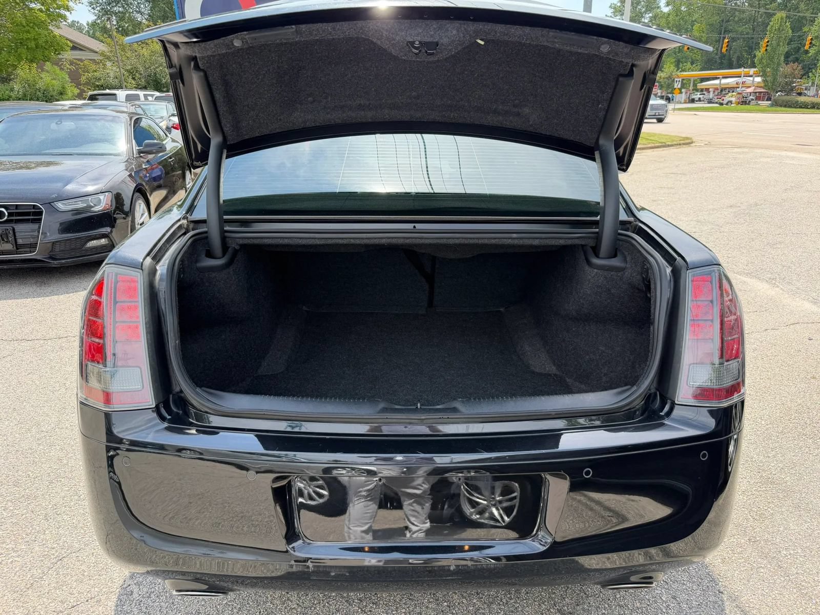 Used 2013 Chrysler 300 C RWD image 32