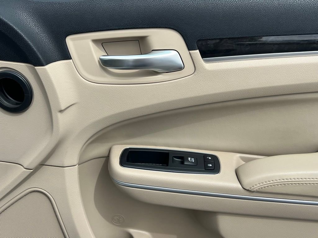 Used 2013 Chrysler 300 AWD w/ Driver Convenience Group image 17